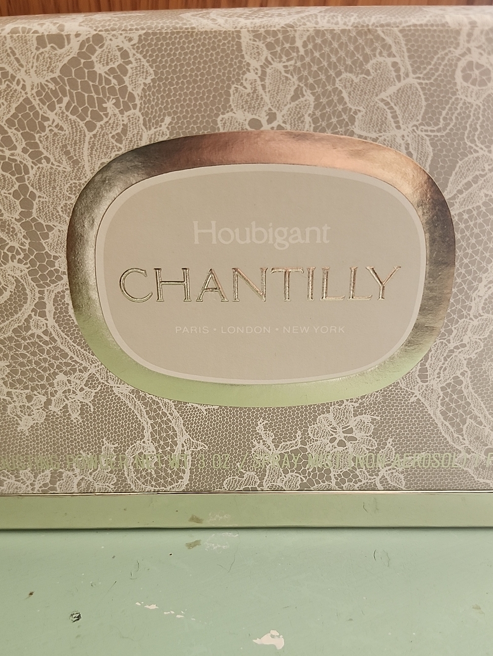 Houbigant Chantilly Dusting Powder & Spray Mist Lace Box